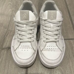 On THE ROGER Clubhouse Sneakers